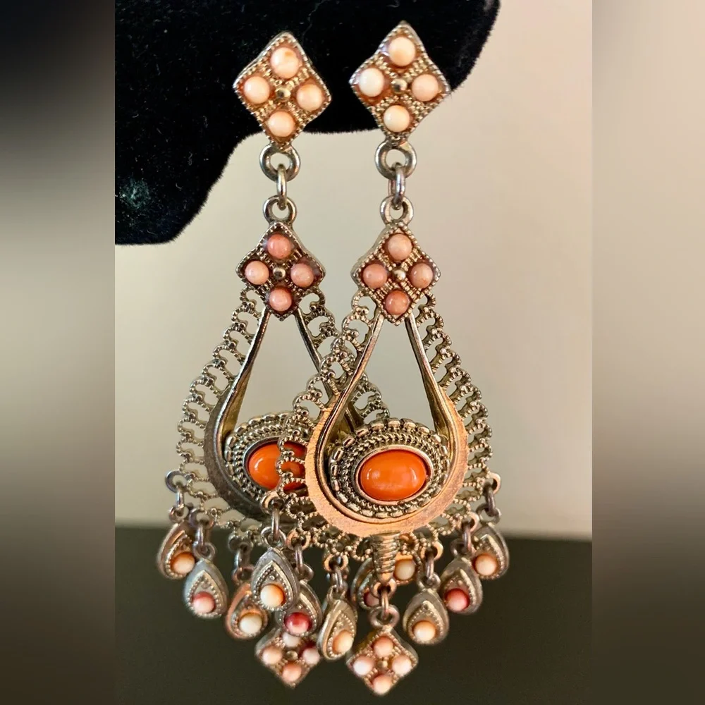 Set of Six Pairs of Elegant Assorted Earrings🩷.No missing rhinestones or beads. - Picture 3 of 7
